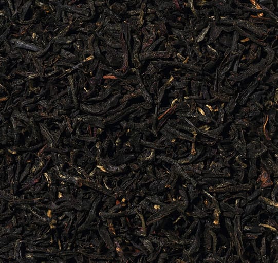 Assam FTGFOP1 Chardwar BIO – tiefschwarzes Blatt mit hellen Tips, kupferne Tasse