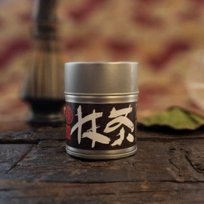 Fein gemahlenes Matcha-Pulver aus Uji (Kyoto) – leuchtend grün, aromatisch